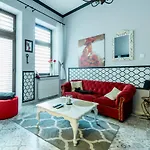 Red Residence At Kingi 13