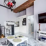 Red Residence At Kingi 13